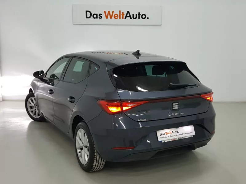 SEAT LEON Gasolina 2024 segunda-mano Jaén