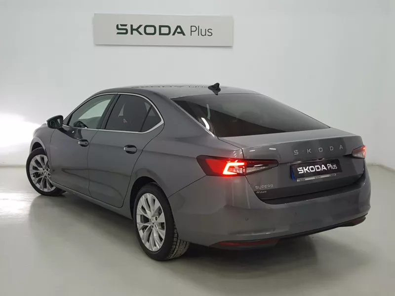 SKODA SUPERB Diesel 2024 segunda-mano Jaén