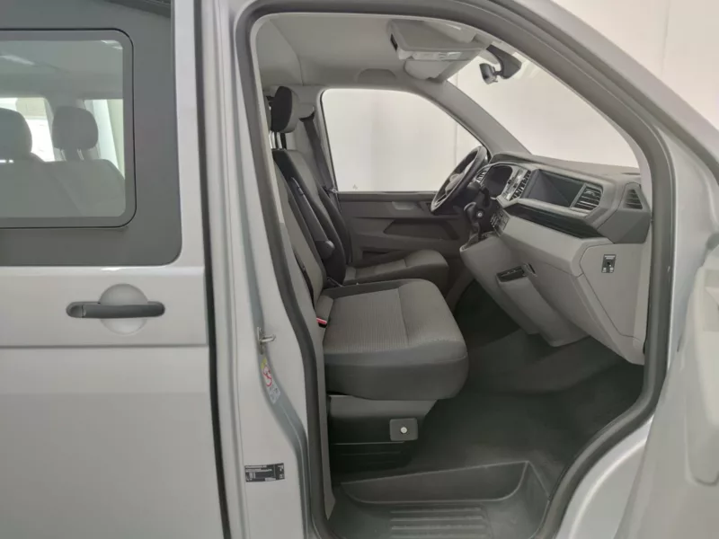 VOLKSWAGEN CARAVELLE Diesel 2024 segunda-mano Jaén