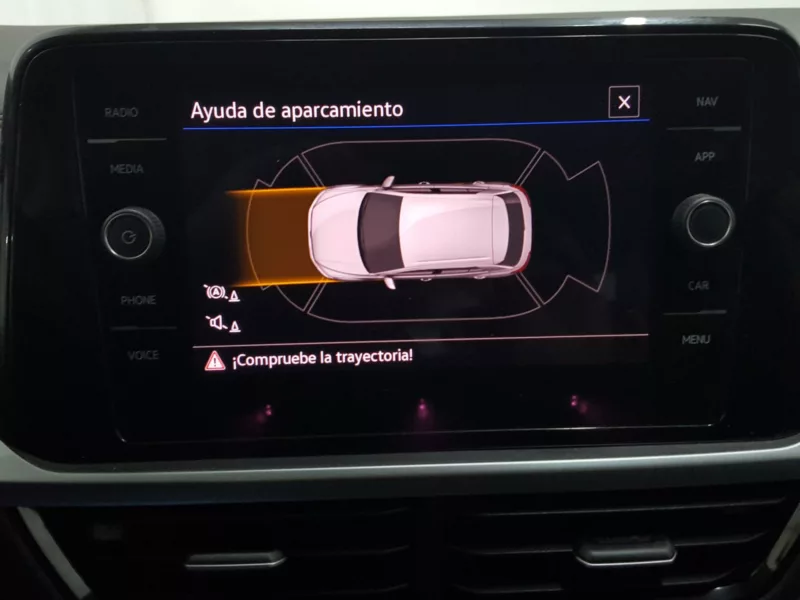 VOLKSWAGEN T-ROC Gasolina 2024 segunda-mano Jaén