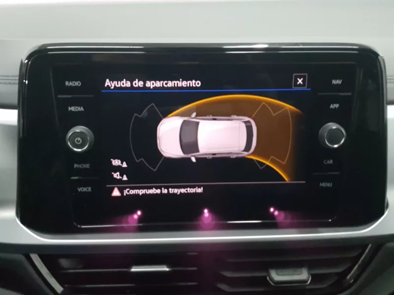 VOLKSWAGEN T-ROC Gasolina 2024 segunda-mano Jaén