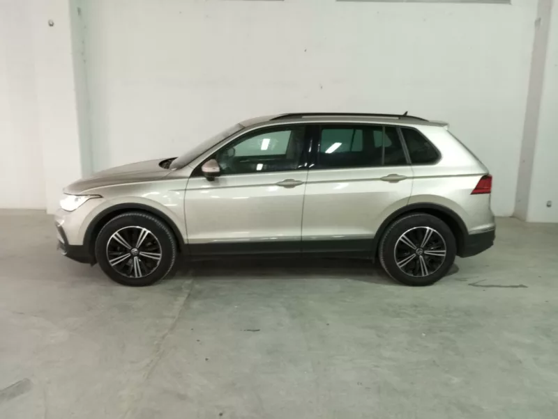 VOLKSWAGEN TIGUAN Gasolina 2024 segunda-mano Jaén