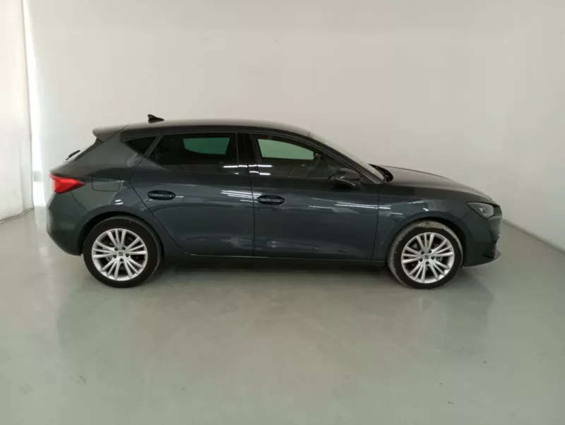 SEAT LEON Gasolina 2021 segunda-mano Jaén