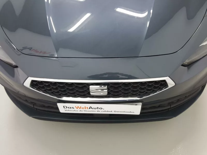 SEAT LEON Gasolina 2024 segunda-mano Jaén