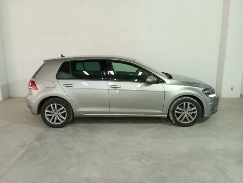 VOLKSWAGEN GOLF Gasolina 2018 segunda-mano Jaén