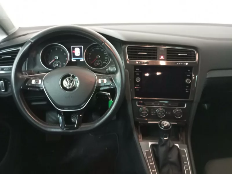 VOLKSWAGEN GOLF Gasolina 2018 segunda-mano Jaén