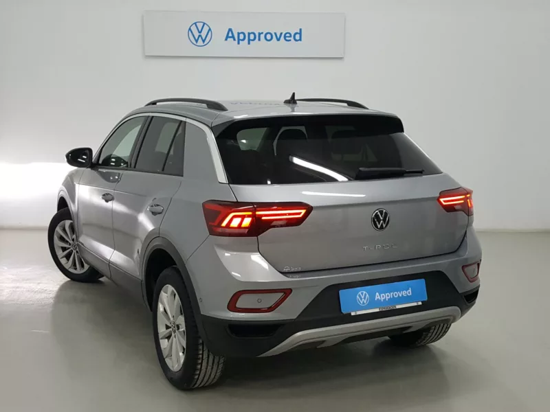 VOLKSWAGEN T-ROC Gasolina 2024 segunda-mano Jaén