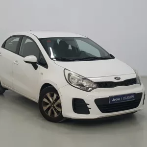 KIA RIO Gasolina 2017 segunda-mano Jaén