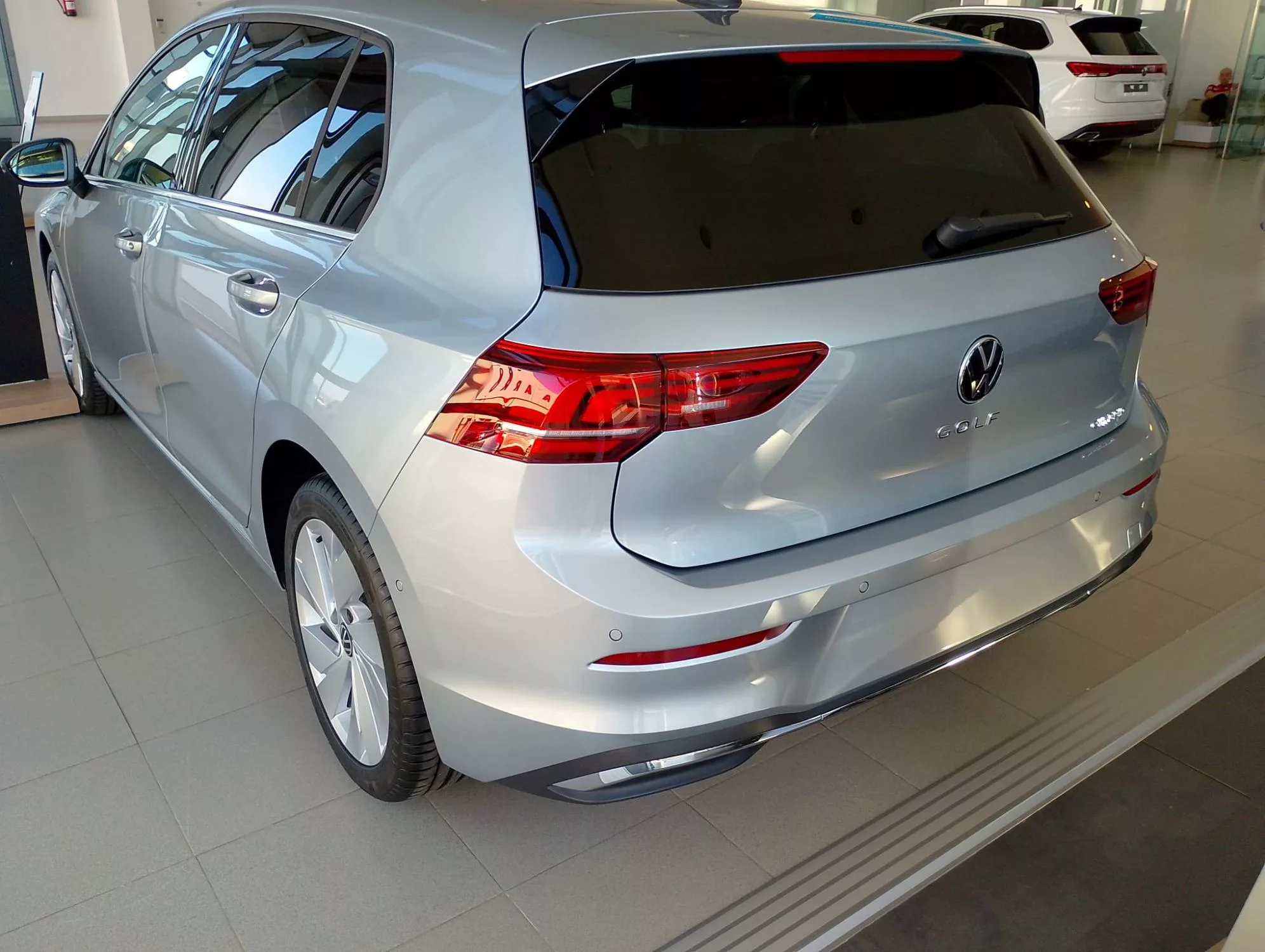 VOLKSWAGEN GOLF GOLF STYLE 1.5 TSI EHYBRID 110 KW (150 CV) / 85 KW (115 CV) AUTOMÁTICO DSG 6 VEL. 4 VOLKSWAGEN GOLF Hibrido enchufable 2025 km 0 Jaén