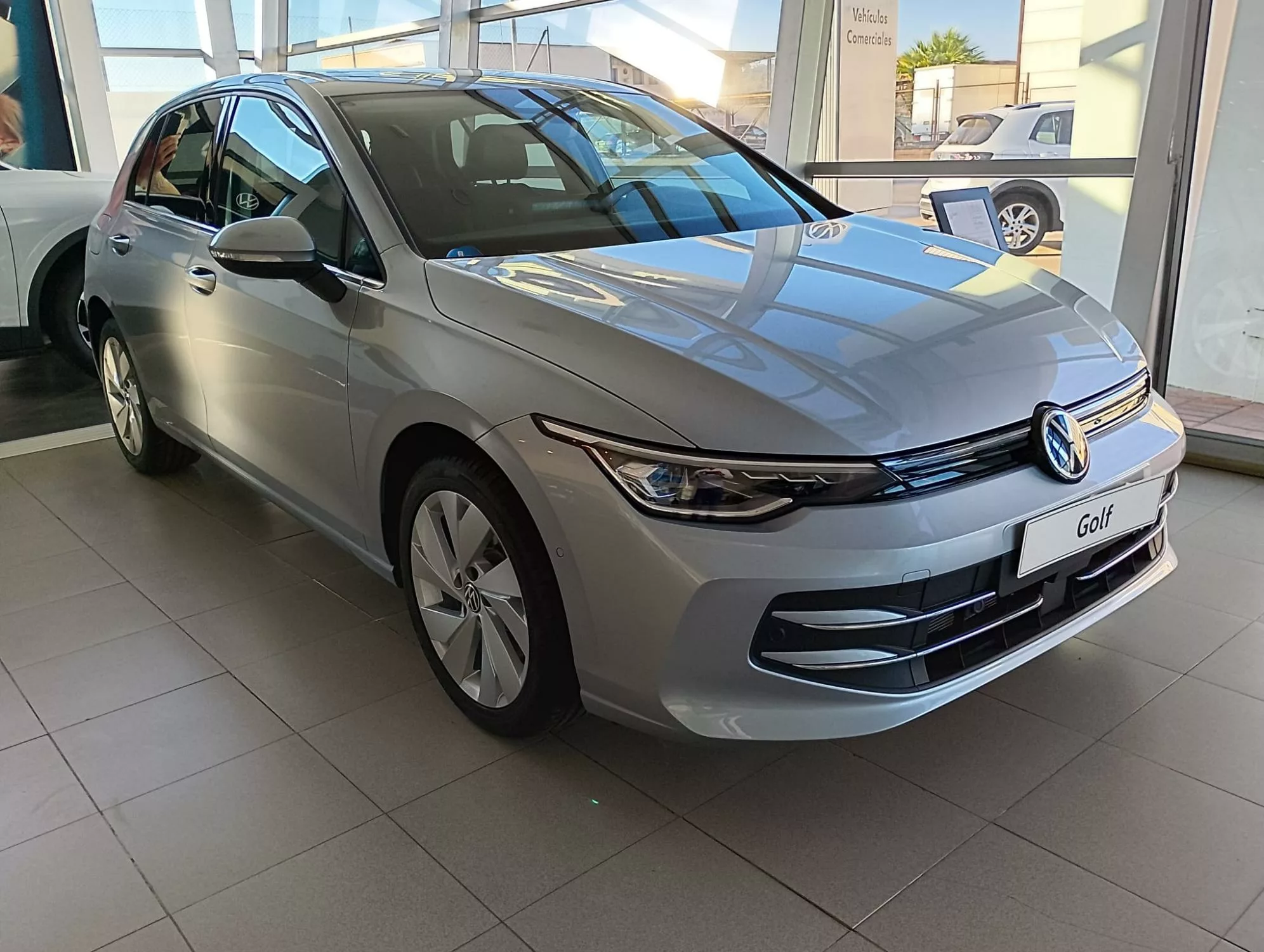 VOLKSWAGEN GOLF GOLF STYLE 1.5 TSI EHYBRID 110 KW (150 CV) / 85 KW (115 CV) AUTOMÁTICO DSG 6 VEL. 3 VOLKSWAGEN GOLF Hibrido enchufable 2025 km 0 Jaén