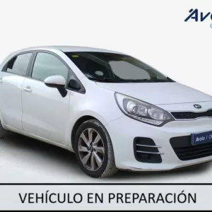 KIA RIO Gasolina 2015 segunda-mano Jaén