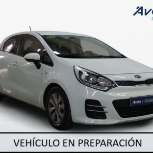 KIA RIO Gasolina 2016 segunda-mano Jaén