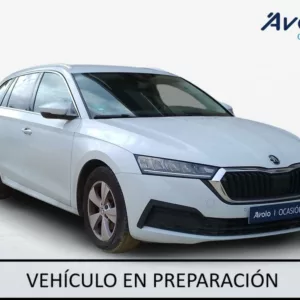 Skoda Segunda mano 5 SKODA OCTAVIA COMBI Gasolina 2022 segunda-mano Jaén