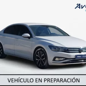 VOLKSWAGEN PASSAT Gasolina 2022 segunda-mano Jaén