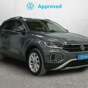 VOLKSWAGEN T-ROC Gasolina 2023 segunda-mano Jaén