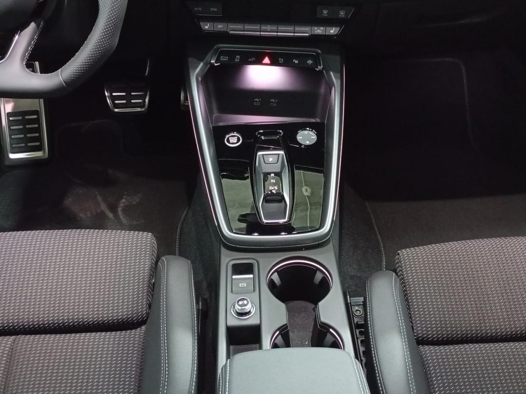 AUDI A3 SPORTBACK Hibrido enchufable 2025 km 0 Jaén