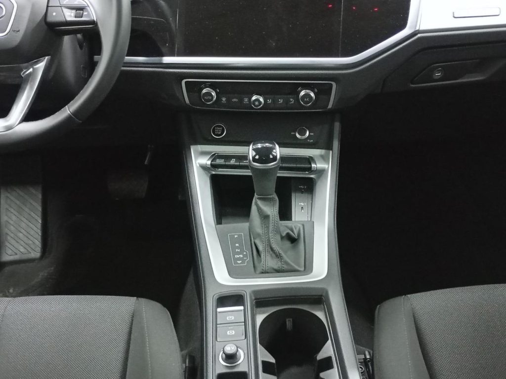 AUDI Q3 Hibrido enchufable 2024 km 0 Jaén