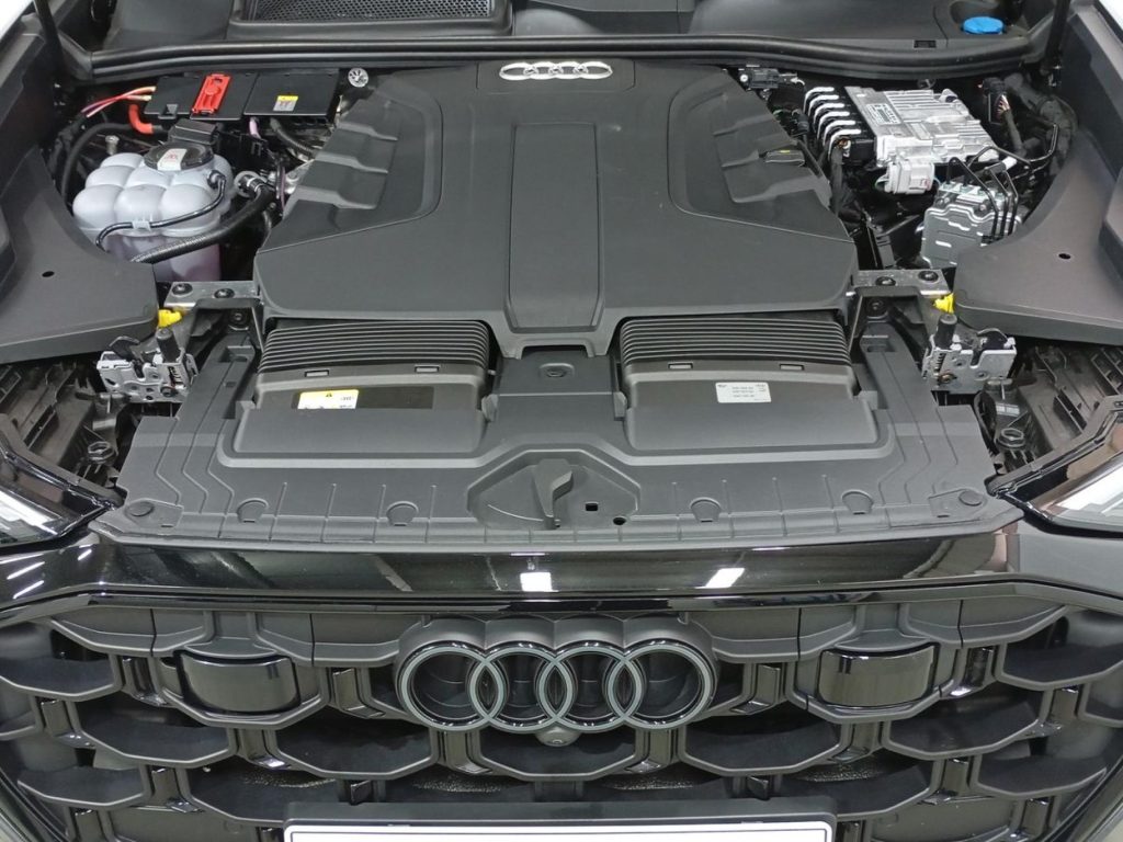 AUDI Q8 Hibrido 2025 segunda-mano Jaén