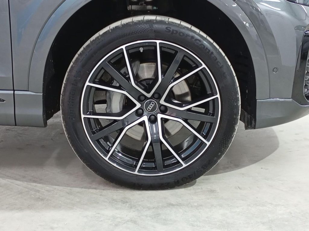 AUDI Q8 Hibrido 2025 segunda-mano Jaén
