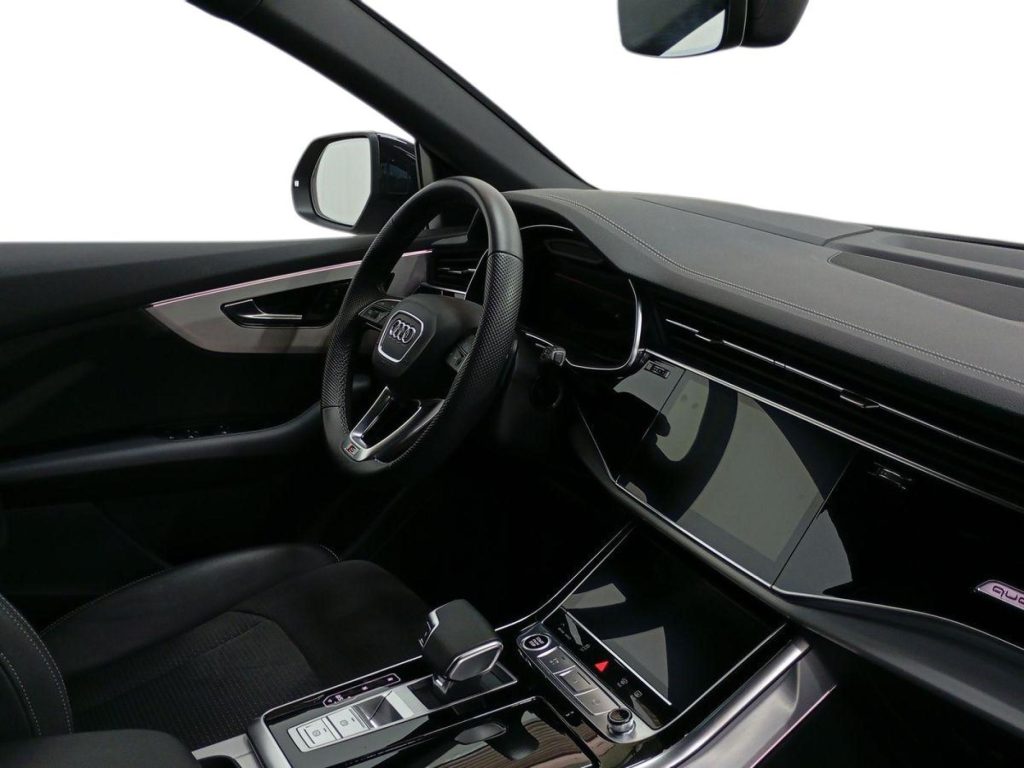 AUDI Q8 Hibrido 2025 segunda-mano Jaén