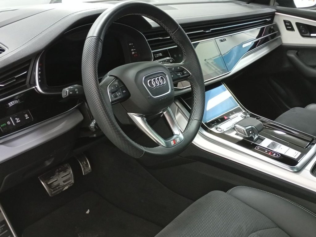 AUDI Q8 Hibrido 2025 segunda-mano Jaén