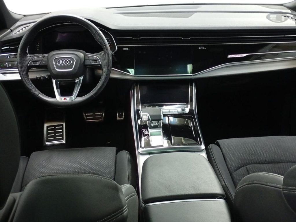 AUDI Q8 Hibrido 2025 segunda-mano Jaén