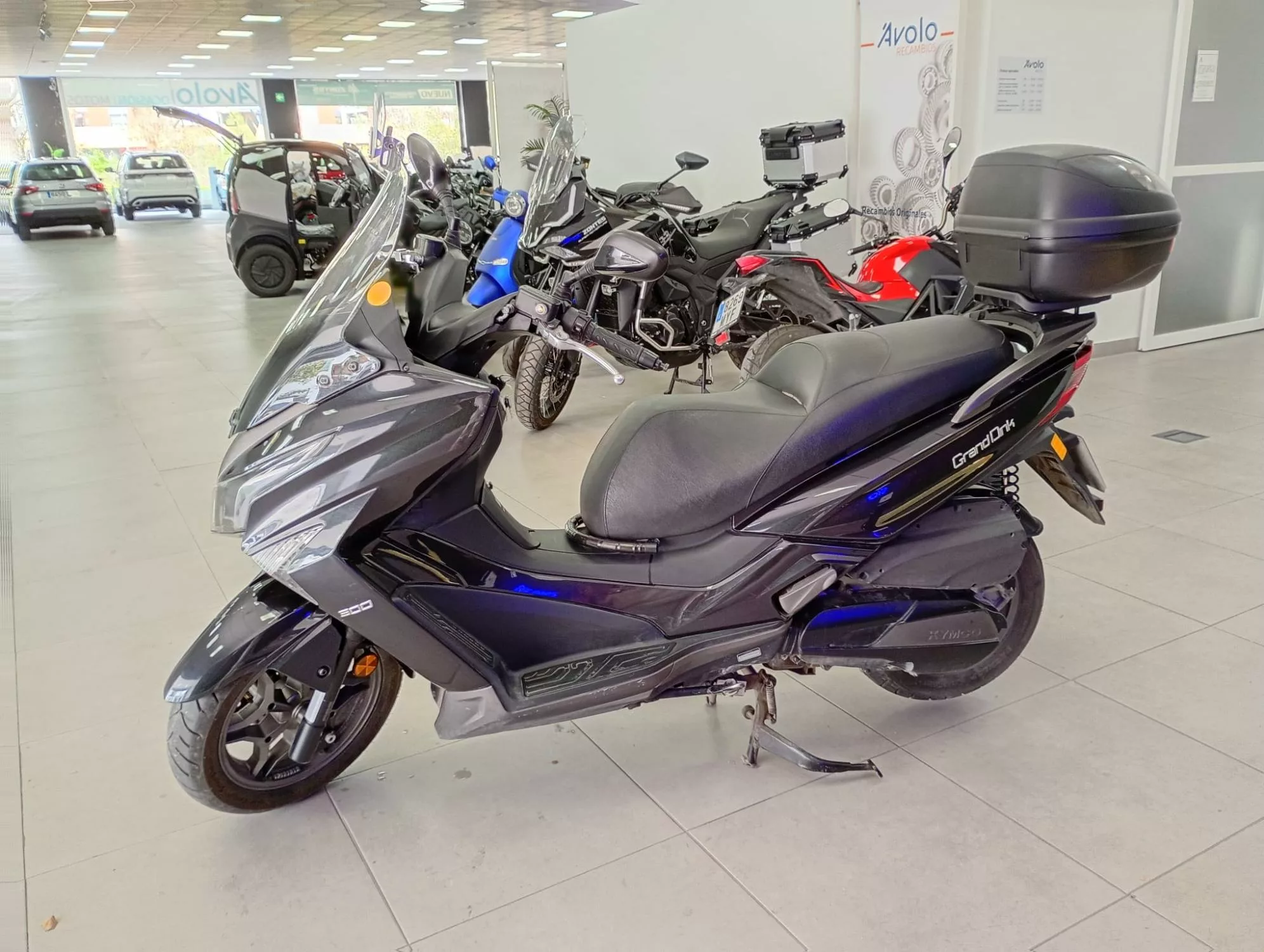 KYMCO GRAND DINK 300 W2/00/00 4 KYMCO GRAND DINK 300 Gasolina 2022 segunda-mano Granada