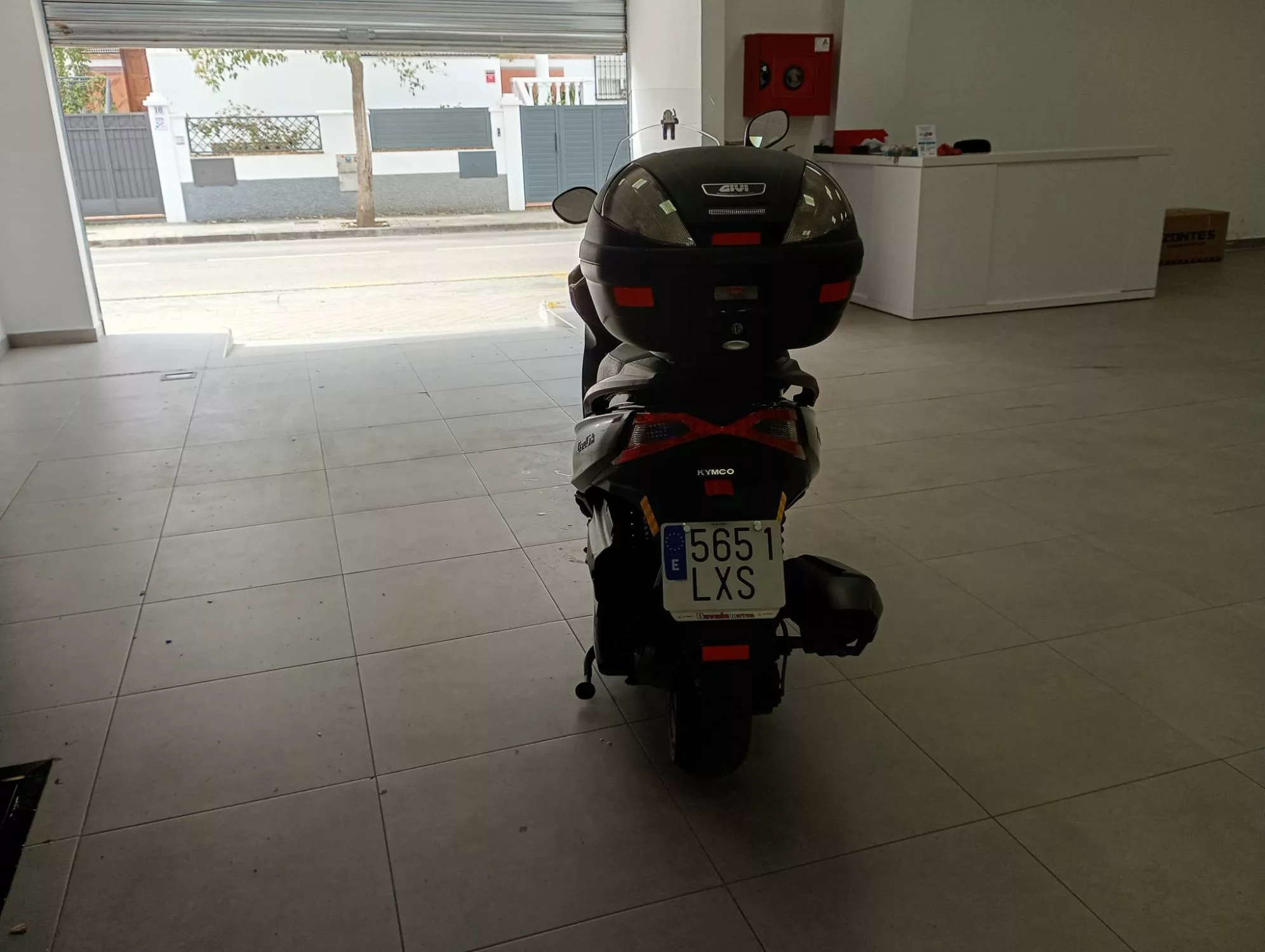 KYMCO GRAND DINK 300 W2/00/00 5 KYMCO GRAND DINK 300 Gasolina 2022 segunda-mano Granada
