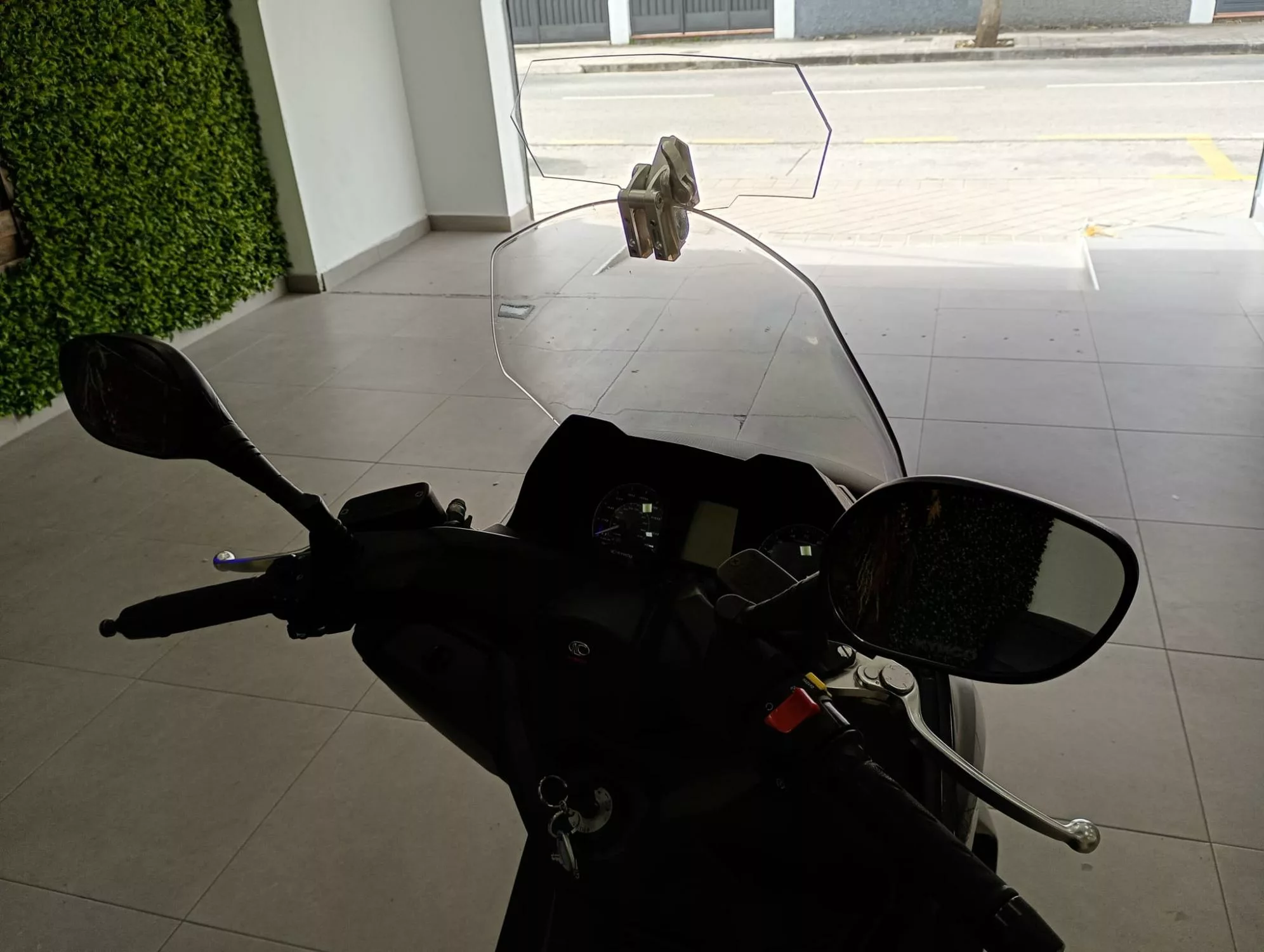 KYMCO GRAND DINK 300 W2/00/00 7 KYMCO GRAND DINK 300 Gasolina 2022 segunda-mano Granada