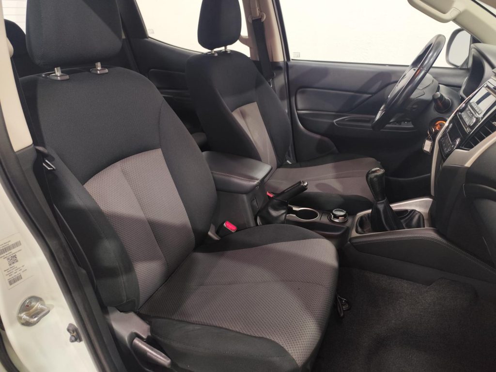 MITSUBISHI L200 DOUBLE CABINA Diesel 2022 segunda-mano Jaén