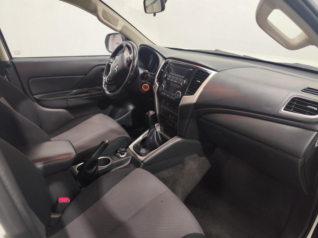 MITSUBISHI L200 DOUBLE CABINA Diesel 2022 segunda-mano Jaén