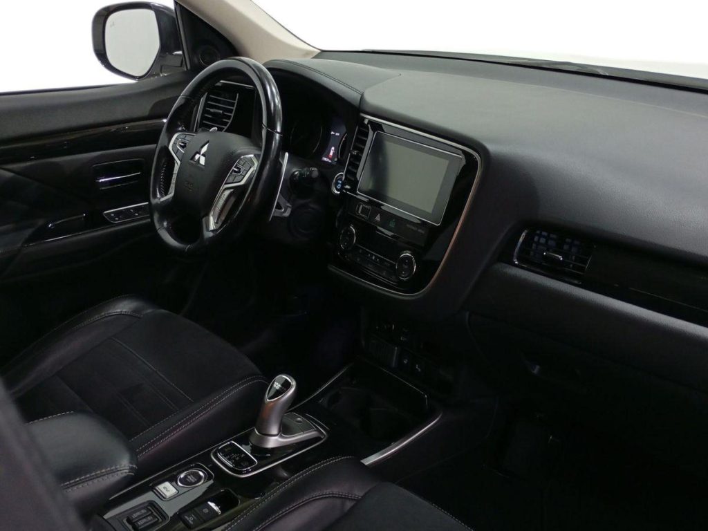 MITSUBISHI OUTLANDER Hibrido enchufable 2018 segunda-mano Jaén