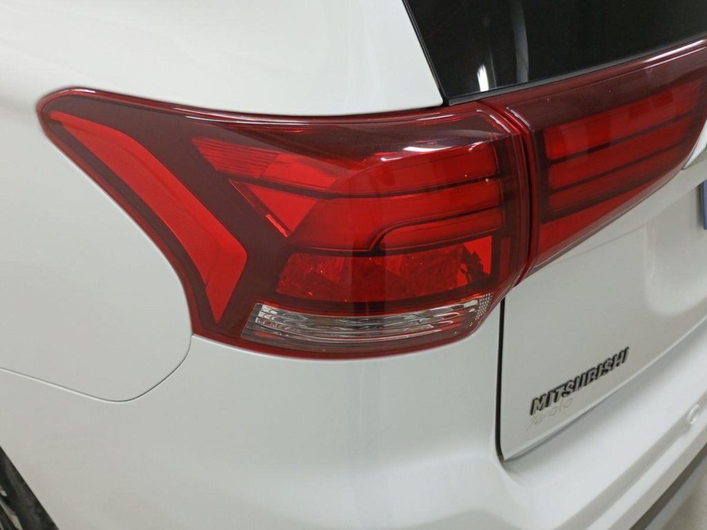 MITSUBISHI OUTLANDER Hibrido enchufable 2018 segunda-mano Jaén
