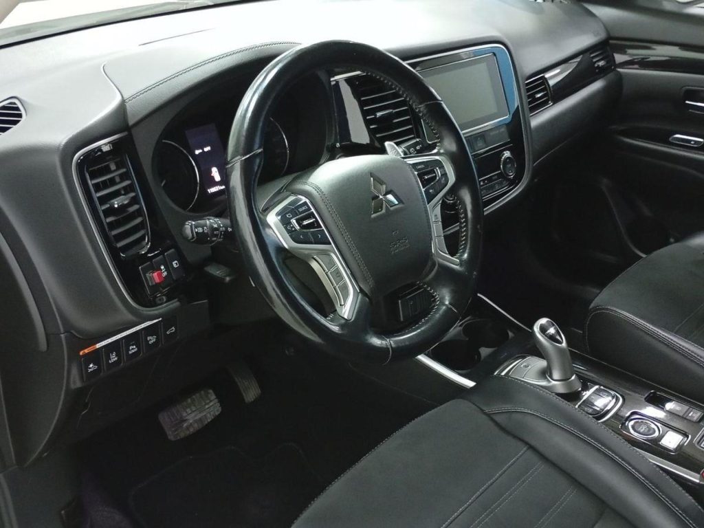 MITSUBISHI OUTLANDER Hibrido enchufable 2018 segunda-mano Jaén