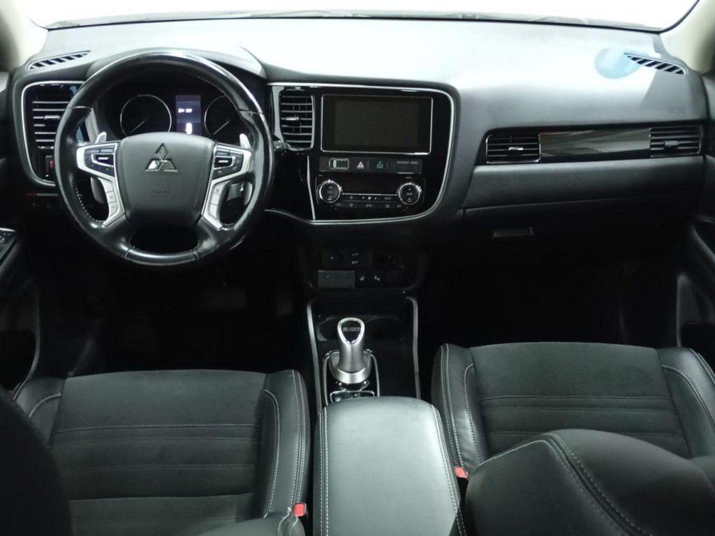MITSUBISHI OUTLANDER Hibrido enchufable 2018 segunda-mano Jaén