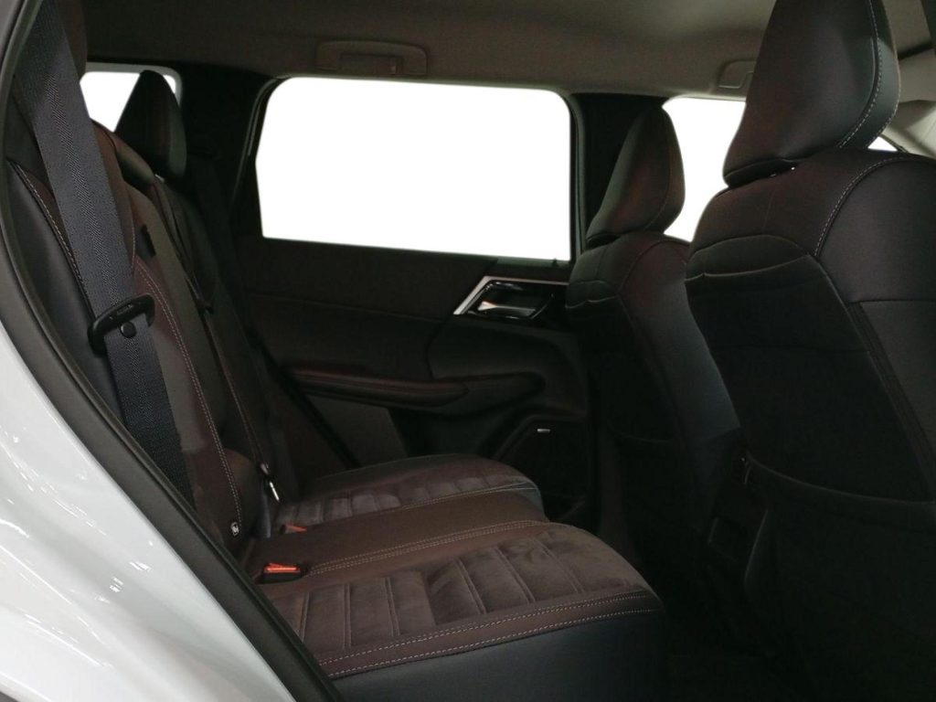 MITSUBISHI OUTLANDER Hibrido enchufable 2025 km 0 Jaén