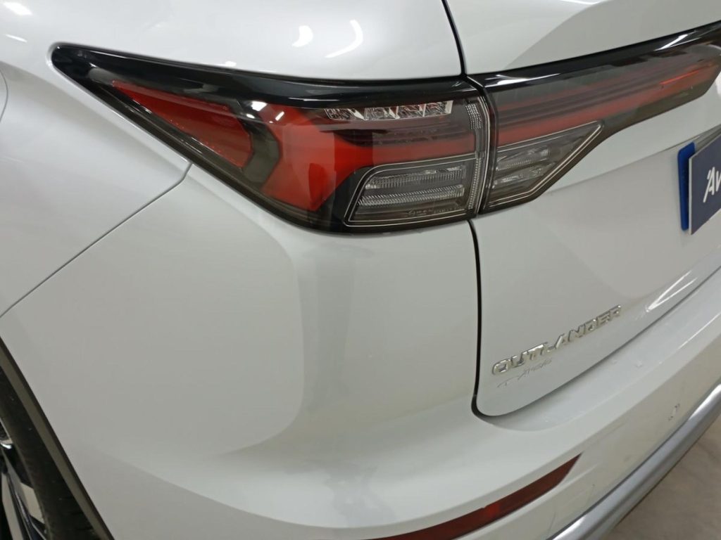 MITSUBISHI OUTLANDER Hibrido enchufable 2025 km 0 Jaén