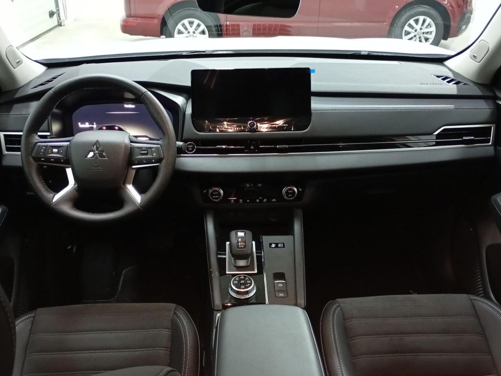 MITSUBISHI OUTLANDER Hibrido enchufable 2025 km 0 Jaén