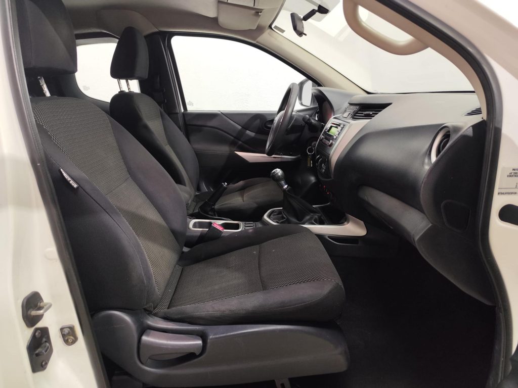 NISSAN NAVARA Diesel 2017 segunda-mano Jaén
