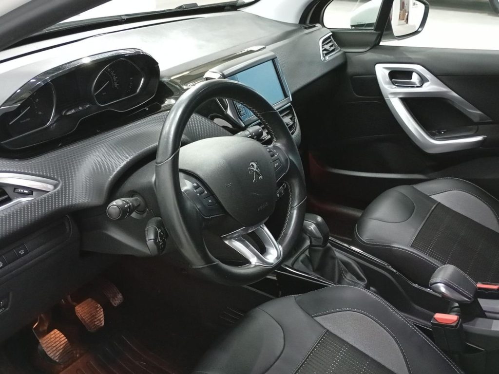 PEUGEOT 2008 Diesel 2019 segunda-mano Jaén