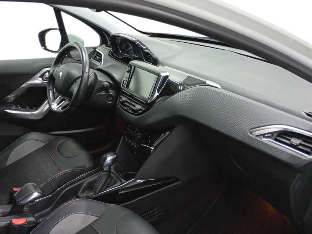 PEUGEOT 2008 Diesel 2019 segunda-mano Jaén