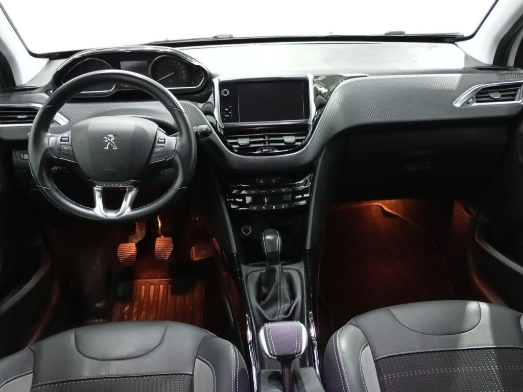 PEUGEOT 2008 Diesel 2019 segunda-mano Jaén