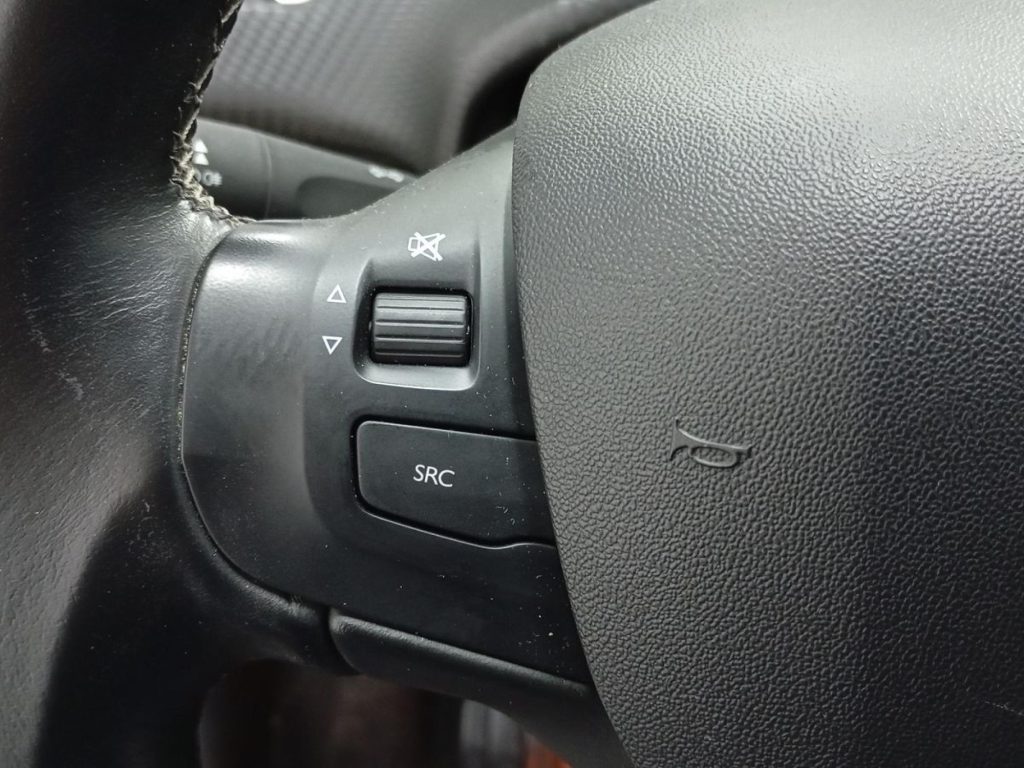 PEUGEOT 2008 Diesel 2019 segunda-mano Jaén