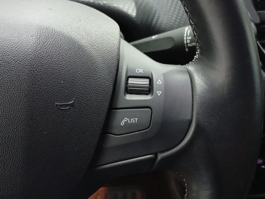 PEUGEOT 2008 Diesel 2019 segunda-mano Jaén