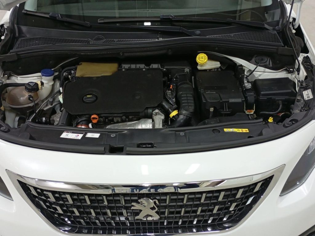 PEUGEOT 2008 Diesel 2019 segunda-mano Jaén