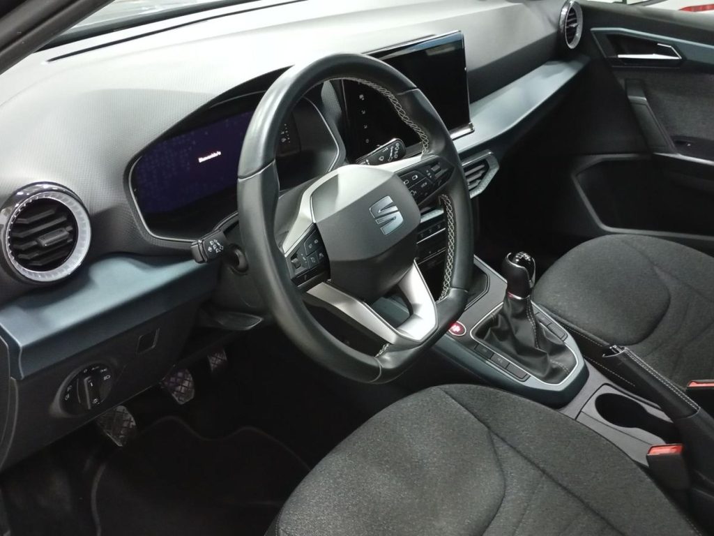 SEAT ARONA Gasolina 2023 segunda-mano Jaén