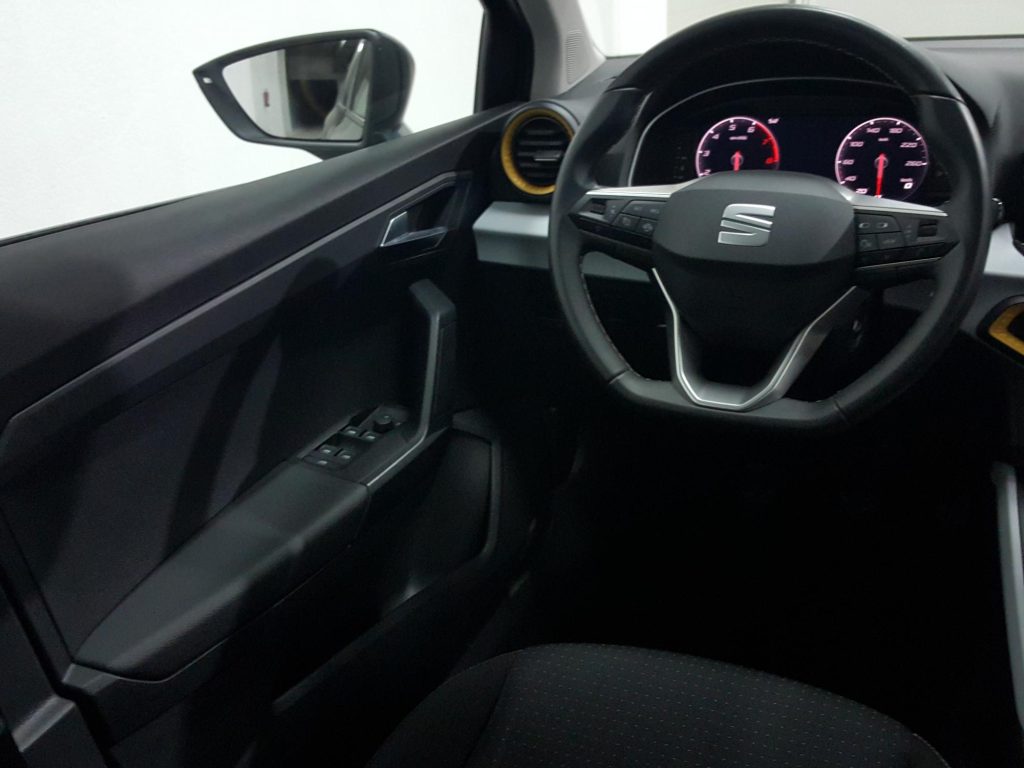 SEAT ARONA Gasolina 2024 segunda-mano Jaén