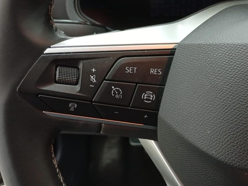 SEAT ARONA Gasolina 2025 segunda-mano Granada
