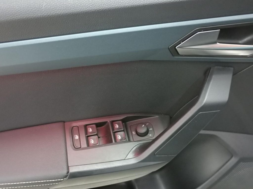 SEAT ARONA Gasolina 2025 segunda-mano Jaén