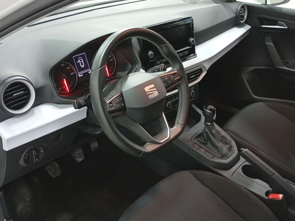 SEAT IBIZA Gasolina 2022 segunda-mano Granada